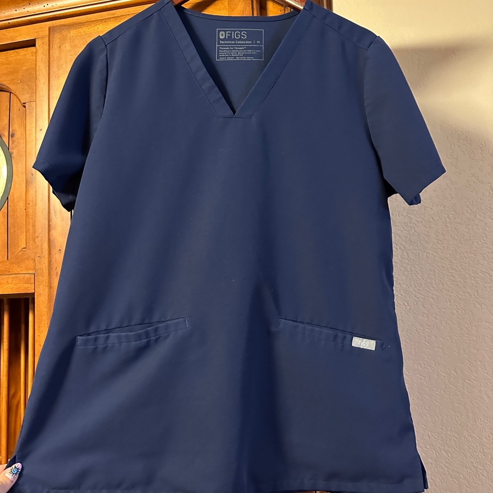 Women’s figs scrubs, navy blue, size medium